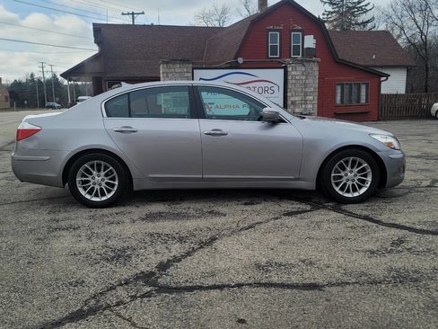 Used 2011 Hyundai Genesis 3.8 image 4