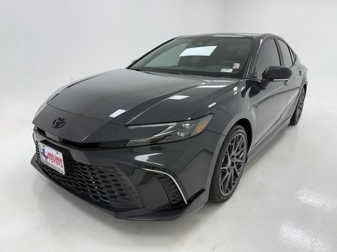 Used 2025 Toyota Camry XSE image 4