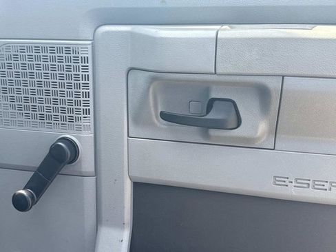 Used 2017 Ford E-350 and Econoline 350 Super Duty image 17