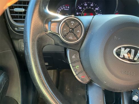 Used 2015 Kia Soul + image 19