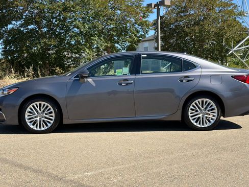 Used 2018 Lexus ES 350 w/ Luxury Package w/Wood Trim FWD image 9