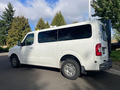 Used 2014 Nissan NV 3500 SL image 3
