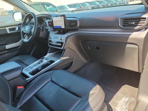 Used 2024 Ford Explorer XLT w/ Equipment Group 202A RWD image 19