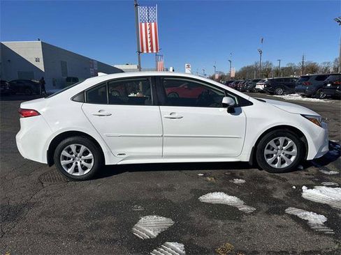 Certified 2025 Toyota Corolla LE image 5