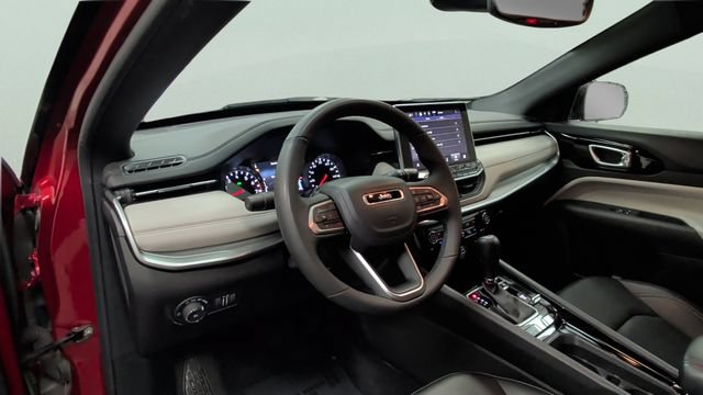 Used 2025 Jeep Compass Limited AWD/4WD image 15