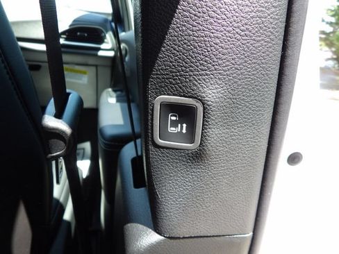 New 2027 Chrysler Pacifica Select FWD image 15