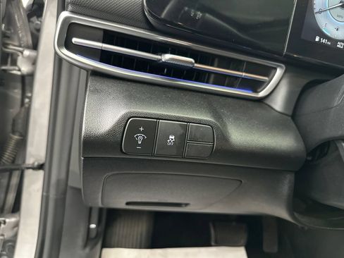 Used 2025 Hyundai Elantra SEL FWD image 31