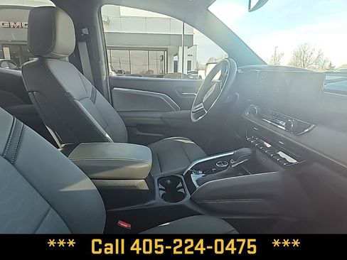 Used 2025 Chevrolet Colorado ZR2 w/ Technology Package image 9