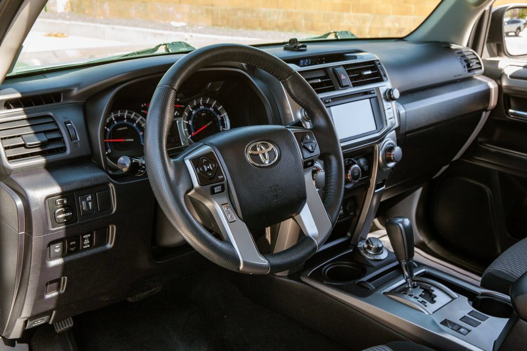 Used 2019 Toyota 4Runner SR5 AWD/4WD image 10