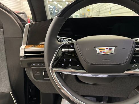 Used 2025 Cadillac Escalade Sport Platinum AWD/4WD image 14