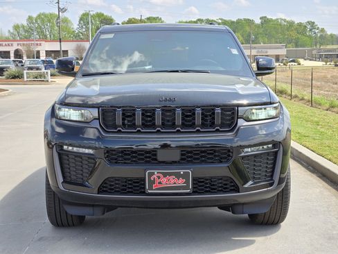 New 2026 Jeep Grand Cherokee Limited w/ Limited Altitude Package AWD/4WD image 2