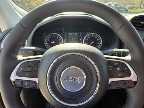 Used 2018 Jeep Renegade Latitude image 22