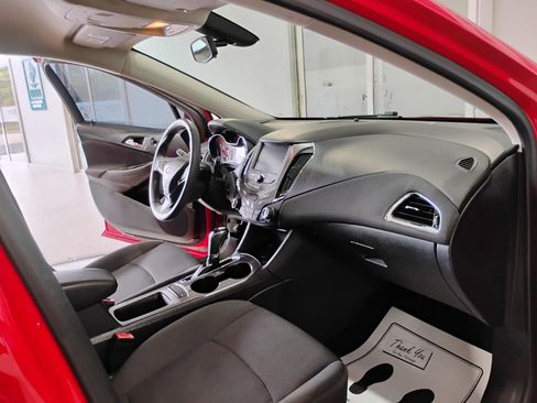 Used 2017 Chevrolet Cruze LT w/ Convenience Package FWD image 76