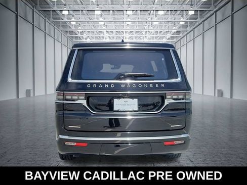 Used 2022 Jeep Grand Wagoneer Series III w/ HD Trailer Tow Package AWD/4WD image 4