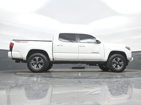 Used 2018 Toyota Tacoma TRD Sport image 33