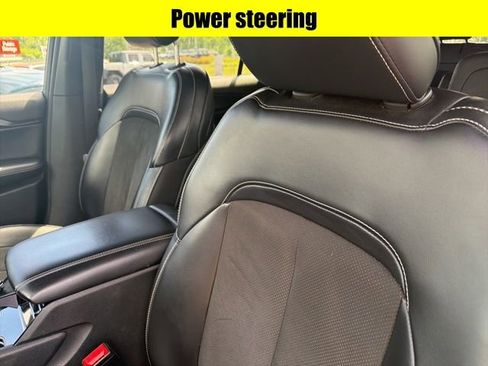 Used 2023 Jeep Grand Cherokee L Laredo AWD/4WD image 11