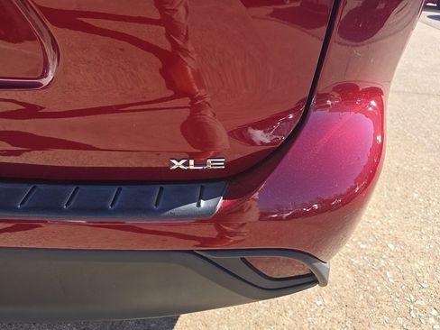 Used 2023 Toyota Highlander XLE image 7