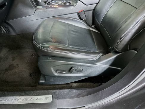 Used 2018 Ford Explorer Limited FWD image 9