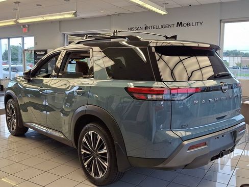 Certified 2026 Nissan Pathfinder Platinum w/ Lighting Package AWD/4WD image 4
