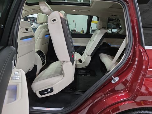 Used 2025 BMW X7 xDrive40i image 43