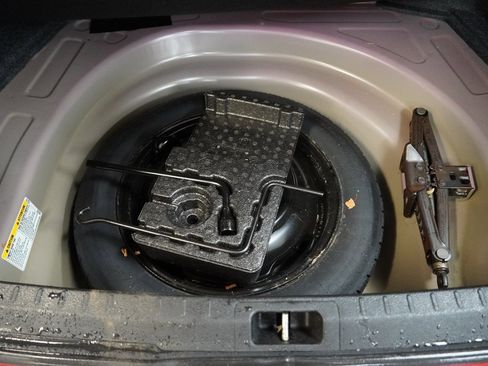 Used 2017 Toyota Corolla LE image 10