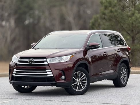 Used 2019 Toyota Highlander XLE image 7