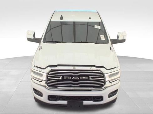 Used 2024 RAM 2500 Laramie AWD/4WD image 3