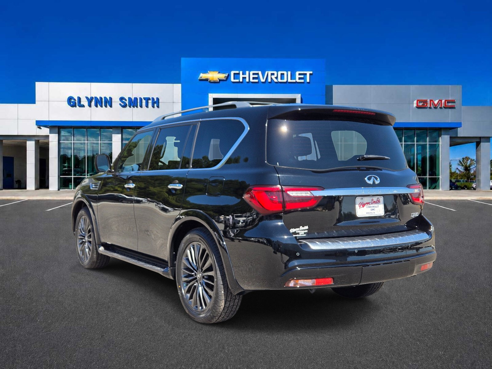 Used 2023 INFINITI QX80 Sensory w/ All-Season Package RWD image 11