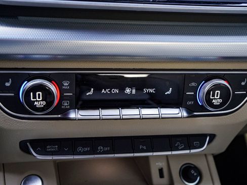 Certified 2025 Audi Q5 2.0T Premium Plus image 18