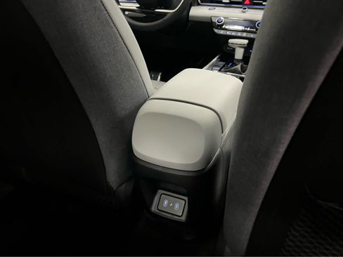 New 2026 Hyundai Elantra Limited FWD image 18