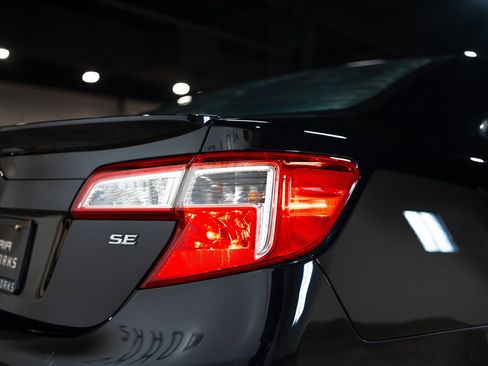 Used 2014 Toyota Camry SE image 18