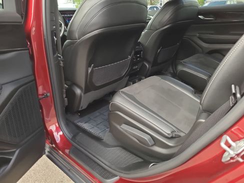 Used 2023 Jeep Grand Cherokee L Laredo image 20