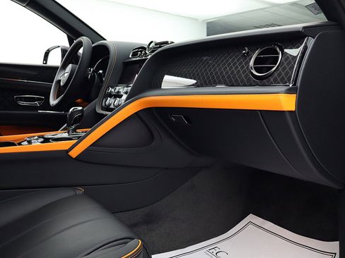 New 2025 Bentley Bentayga image 38