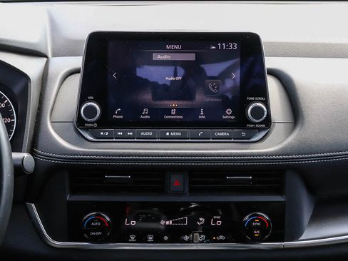 Used 2025 Nissan Rogue SV AWD/4WD image 25