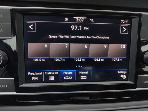 Used 2024 Volkswagen Jetta SE image 25