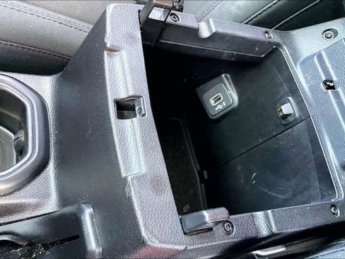 Used 2021 Jeep Wrangler Unlimited Sahara AWD/4WD image 16