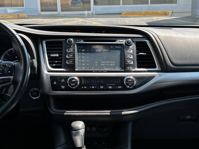 Used 2018 Toyota Highlander XLE AWD/4WD image 27