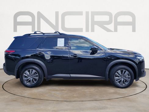 Used 2024 Nissan Pathfinder SV FWD image 15