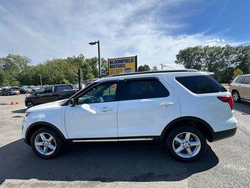 Used 2016 Ford Explorer XLT w/ Equipment Group 202A image 8