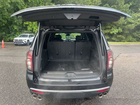 Used 2024 Chevrolet Suburban High Country image 17