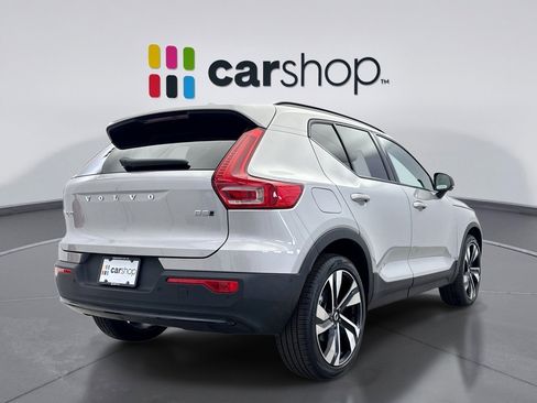 Used 2025 Volvo XC40 B5 Plus image 5