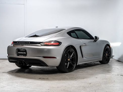 Used 2024 Porsche 718 Cayman RWD image 7