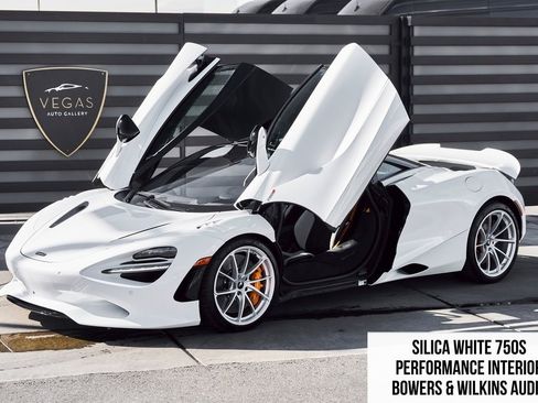 Used 2024 McLaren 750S image 1