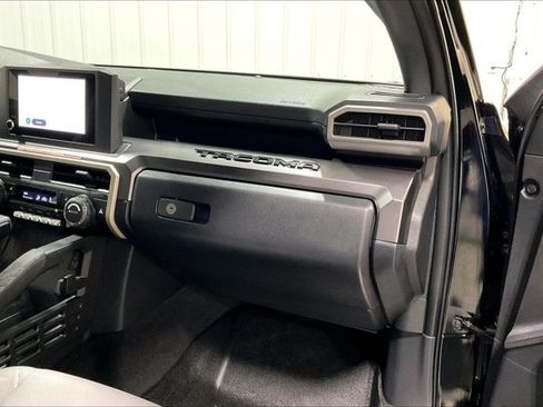 Certified 2025 Toyota Tacoma SR5 AWD/4WD image 17