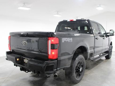 New 2026 Ford F250 Lariat w/ Black Appearance Package image 8