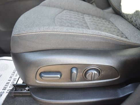 Used 2022 Chevrolet Equinox LT image 12