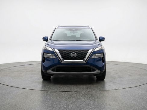 Used 2025 Nissan Rogue SV image 2