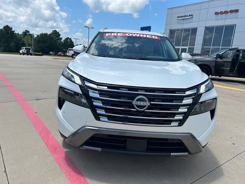 Used 2025 Nissan Rogue SL FWD image 2