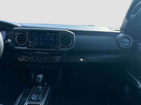 Used 2021 Toyota Tacoma TRD Sport w/ Technology Package AWD/4WD image 31