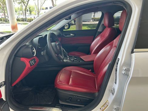 Used 2018 Alfa Romeo Giulia RWD image 5